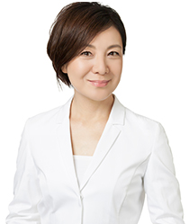 津田攝子(ヘアメイク：SHIMADA CHIAKI フォト：NAGATA TADAHIKO)